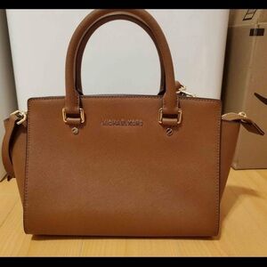 New Michael Kors SELMA/Brown/Medium sized hand bag